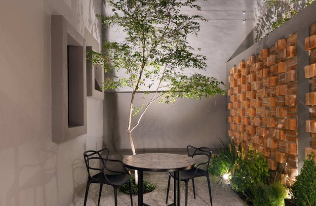 Modern Light-Filled Apartment with Private Garden