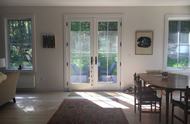 Modern, Light-filled, Quiet Home within 5 Minute Walk to Harbor and Beach