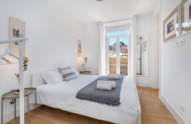 Modern Lisbon Apartments by SoulPlaces