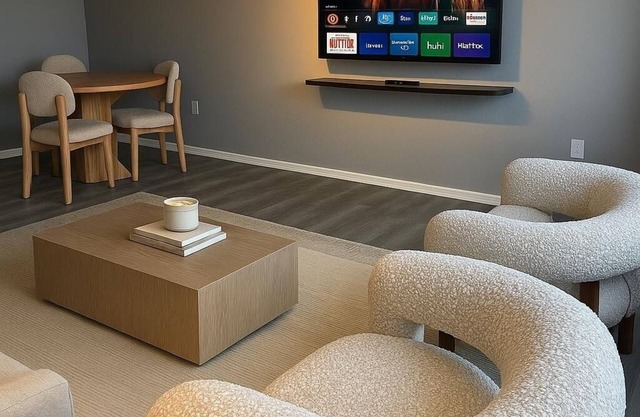 Modern Living: 1-BR Near XLCenter|ConventionCenter