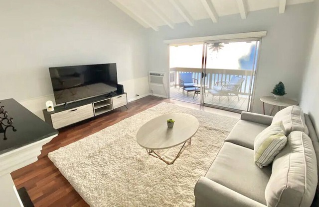 Modern Living Condo Downtown!
