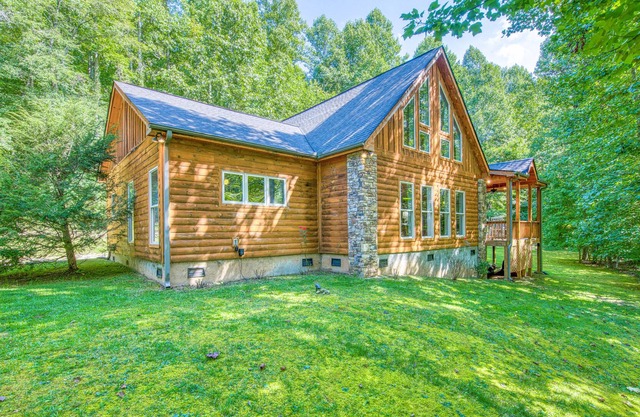 Modern Log Cabin with 10 Acres of nature to explore, hiking & relaxation