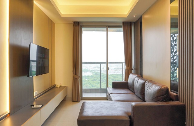 Modern Look And Comfy 2Br Gold Coast Apartment