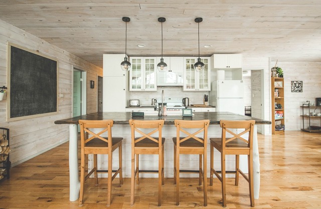 Modern, lovely, cozy & quiet cabin 5 mins from the lake