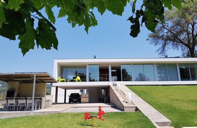 MODERNES LEUCHTENDES HAUS 220 M2 VILA VERDE BRAGA MIT POOL