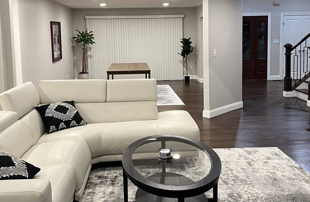 Modern Luxury 3 Bedroom House with a Pool Table