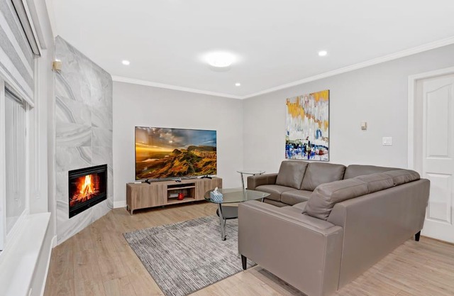 Modern luxury! 3 queen 2 king. A/C