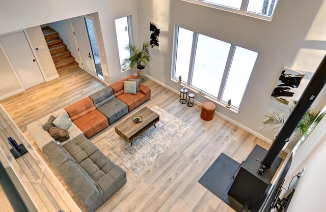 Modern Luxury 4-Bedroom Home by Mont-Tremblant Ski Resort