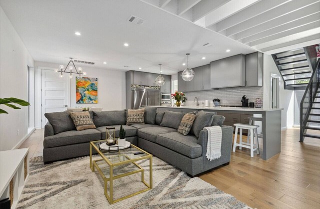 Modern Luxury 4 Bedroom/4 Bath in the Heart of Dallas