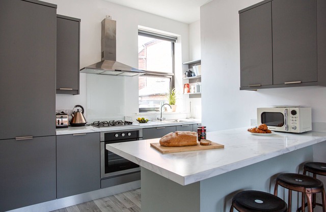 Modern Luxury Apartment, Sleeps 6, Best Location
