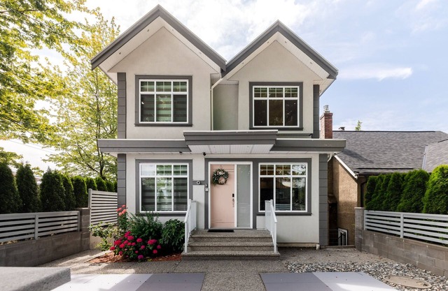Modern Luxury Comfort in East Vancouver, central to Downtown & Nearby Cities!