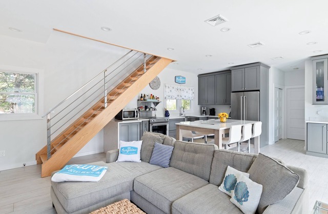Modernes Luxushaus mit privatem Pool, nur wenige Schritte vom Strand entfernt