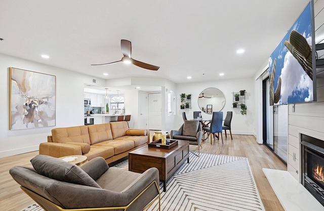 Desert Gold - Luxury Condo in Biltmore