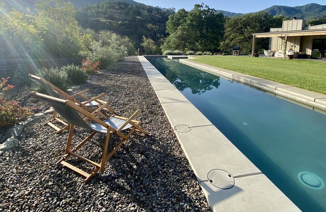 Modern luxury retreat with lap pool & private river access - 4 miles to NP