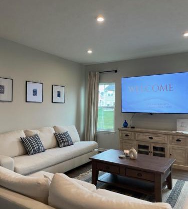 Modern Luxury Retreat by Oak Hill Park New 3BR