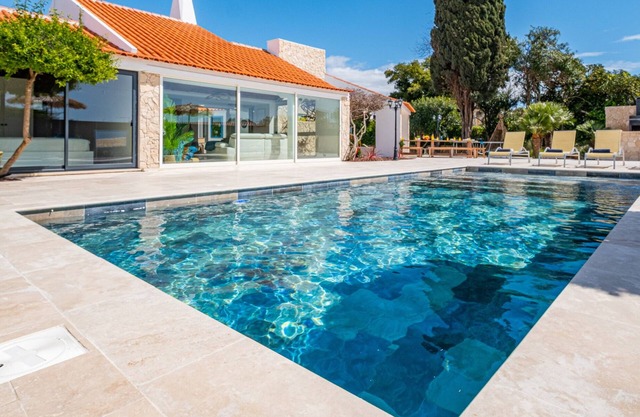 MODERN VILLA WITH HEATABLE POOL, BARBECUE & GAME ROOM