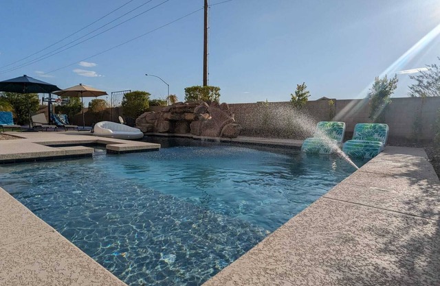 Modern Majestic Home with Pool, Spa & Basketball