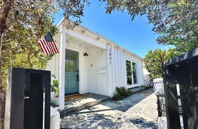 Modern Manhattan Beach Bungalow