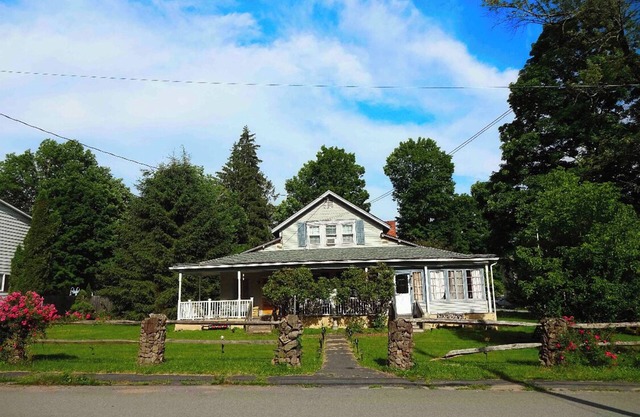 Modern Manor on Maple