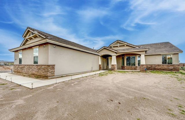 Modern marble beauty with mountain views, fireplace, patio & great location