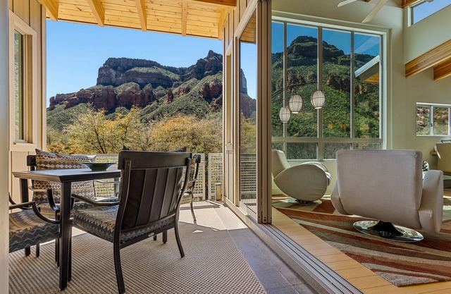 Modern Masterpiece with Paint Red Rock Views in Oak Creek Canyon near Slide Rock