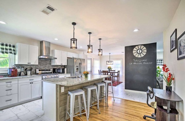 Modern Mid-Term Large Yard Pet-Friendly - Sleeps 7