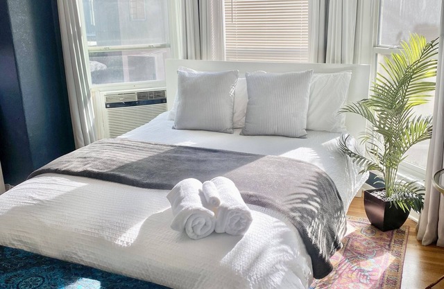 Modern Midtown Victorian Studio near Downtown!