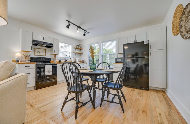 Modern Milledgeville Getaway: Walk to Downtown!