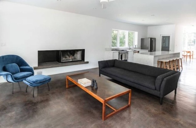 Modern minimalist Beacon-area home 1.5h from NYC
