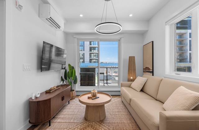 Modern Mondrian Retreat | Patio, Parking, AC