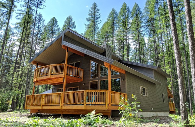 Moderne Berghütte über dem Glacier NP & Izaak Walton Inn. Inklusive Wifi & Wäscherei