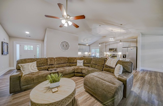 Modern mountain cabin with patio, central AC, and washer/dryer