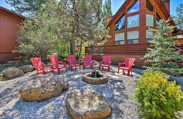 NEU! Modern Munds Park Home mit Loft, Deck + Feuerstelle
