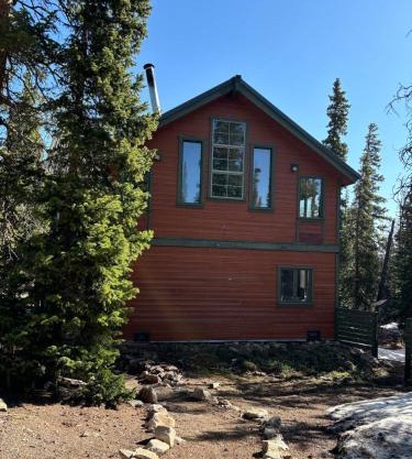 Modern Mountain Chalet on Hiking & Ski Trails