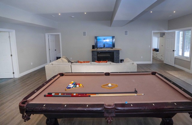 Modern Mountain House in the Heart of Haliburton, Mins to Lake