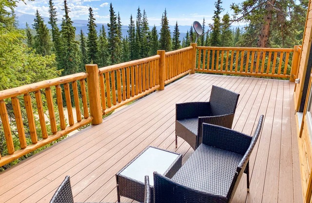 Modern Mountain Home w/Fast Wifi, Spacious Decks, Pool Table - Silverheels Chalet