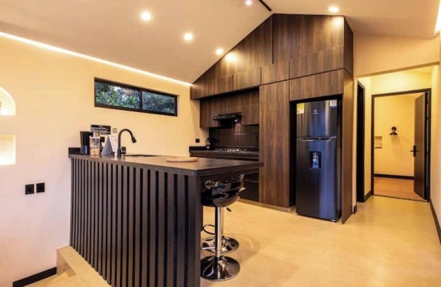 Modern Mountain Spa Villa: Turkish & Jacuzzi