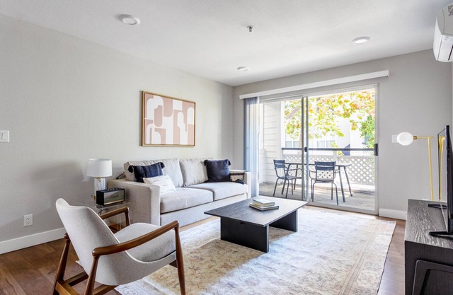 Modern Mountain View 2BR w/ Gym, Spa, Parking, near Dining, by Blueground