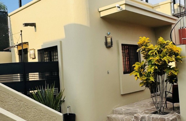 Modernes Ajijic 1 Kingsize-Schlafzimmer mit toller Terrasse - alles ist zu Fuß erreichbar