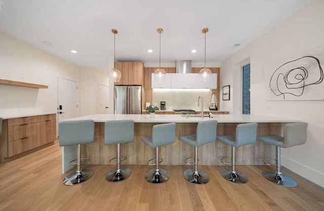 Modern New 3BR Condo | United Center | Balcony