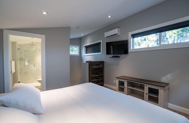 modern new build 2 bdrm 2 bath
