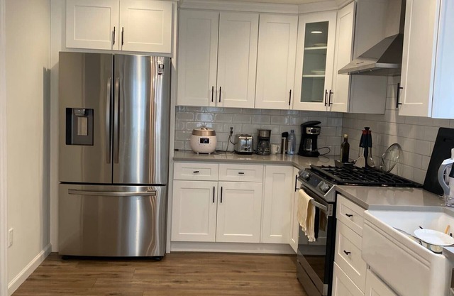 Modern, new, convenient 4 bed