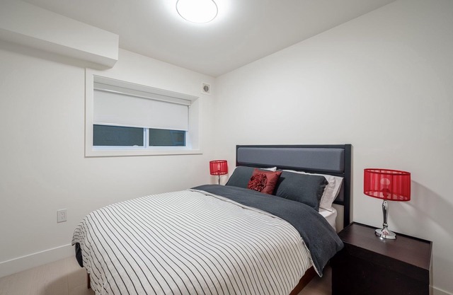 Modern, new suite close to trails, mountains and beaches