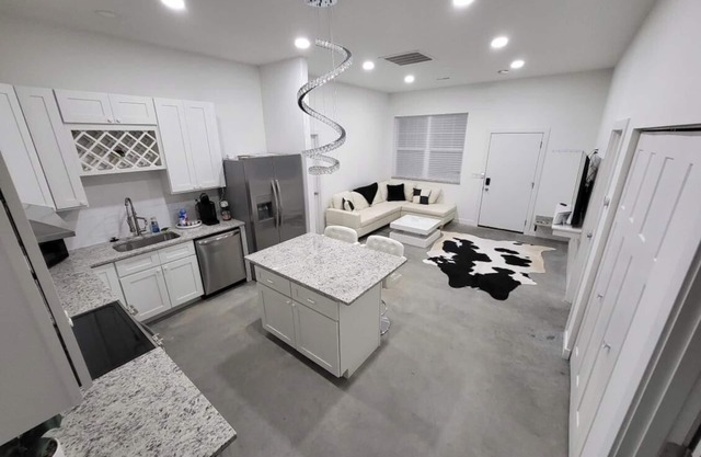 Modern Newly built 2-bedroom house minutes from downtown Park Hills