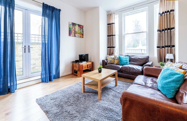 Modern Newly built 2BR Flat w/Patio near Chelsea
