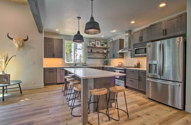 NEW! Modern & Newly Built Cabin: Ski, Fish, Hike!