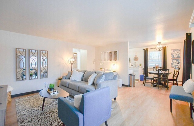 Modern, Newly Updated Apartment