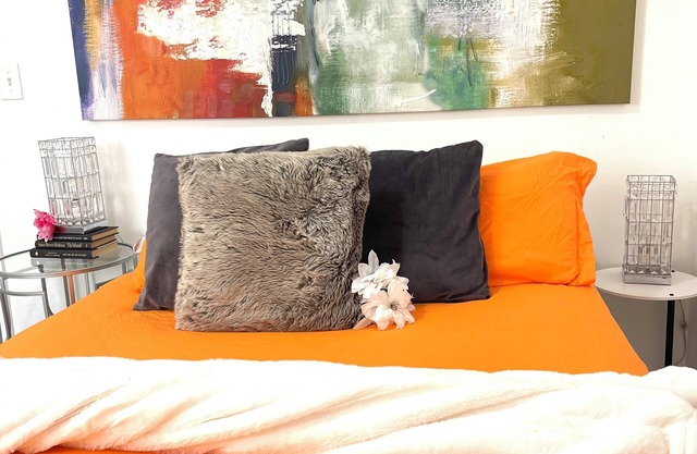 Modern Oasis, Charming 3-bedroom 2 Bath house