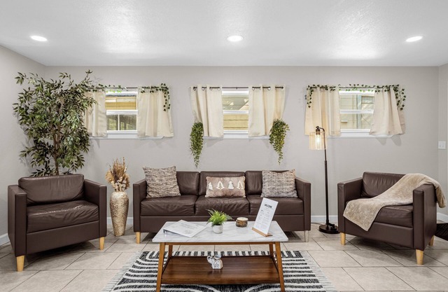 Modern Oasis in Downtown Orlando! 2-bedroom oasis! 5 minutes from downtown!