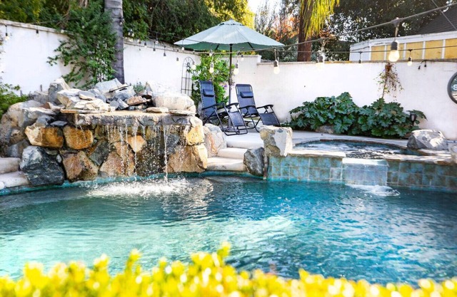 Modern Oasis, Private, Spa, Pool, Pets, Shop,Hike